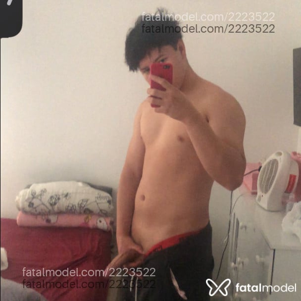 Acompanhante homem morena (o) de olhos pretos - Davi