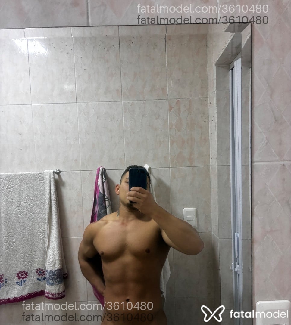 Acompanhante homem com cabelo castanho de olhos castanhos - Alves