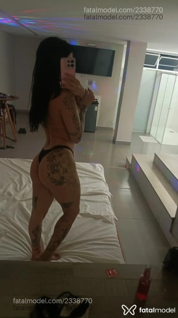 Acompanhante mulher morena (o) de olhos castanhos - Pequenagostosinha