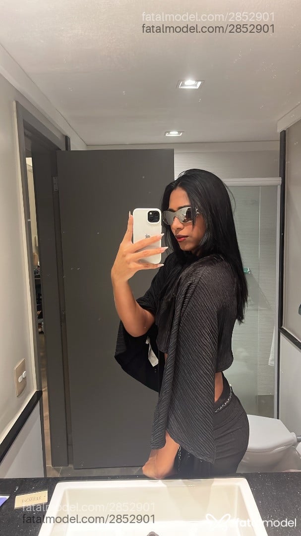 Acompanhante mulher trans morena (o) de olhos castanhos - Rafaella Duarte