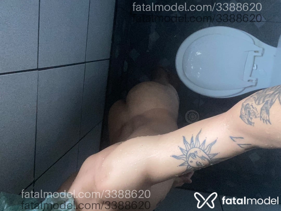 Acompanhante homem com cabelo castanho de olhos azuis - Rubzinhaaa