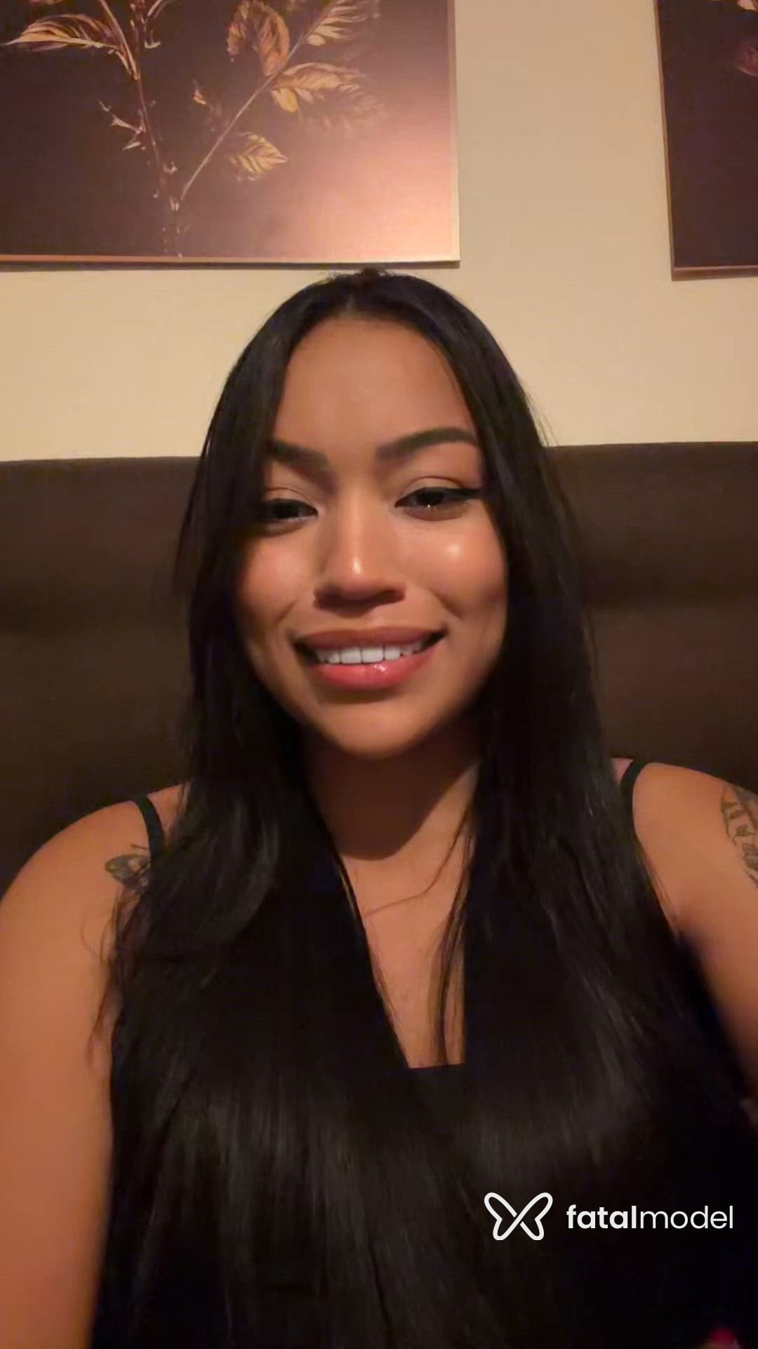 Acompanhante mulher com cabelo castanho de olhos castanhos - Paula Menezes