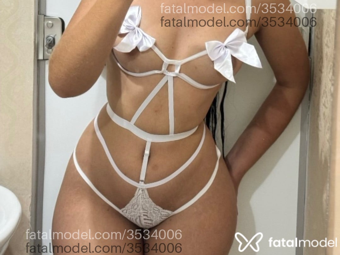 Acompanhante mulher morena (o) de olhos castanhos - Morena