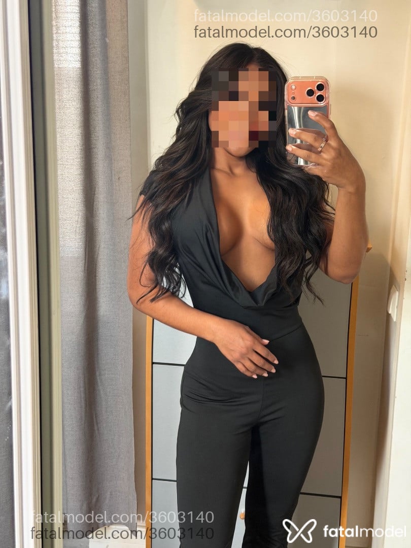 Acompanhante mulher com cabelo castanho de olhos castanhos - Melina