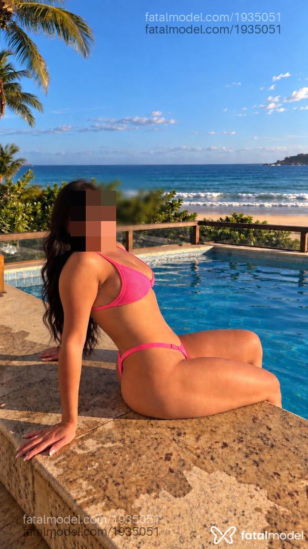 Acompanhante mulher com cabelo castanho de olhos verdes - Gabi Campos