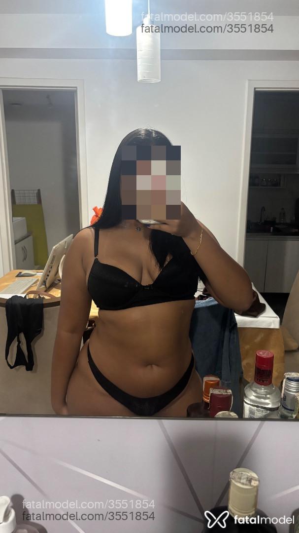 Acompanhante mulher morena (o) de olhos pretos - Helena