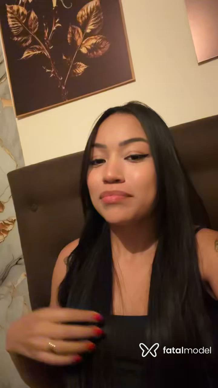 Acompanhante mulher com cabelo castanho de olhos castanhos - Paula Menezes