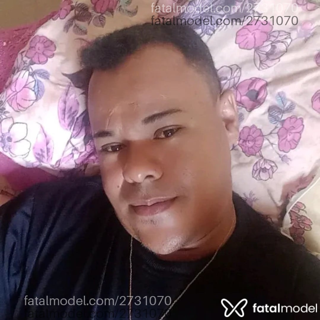 Acompanhante homem morena (o) de olhos castanhos - Júnior