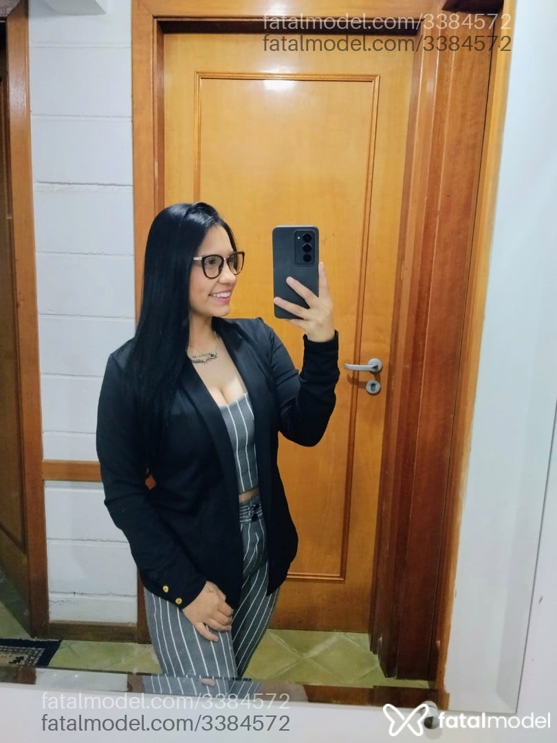 Acompanhante mulher morena (o) de olhos pretos - Gaby Morena