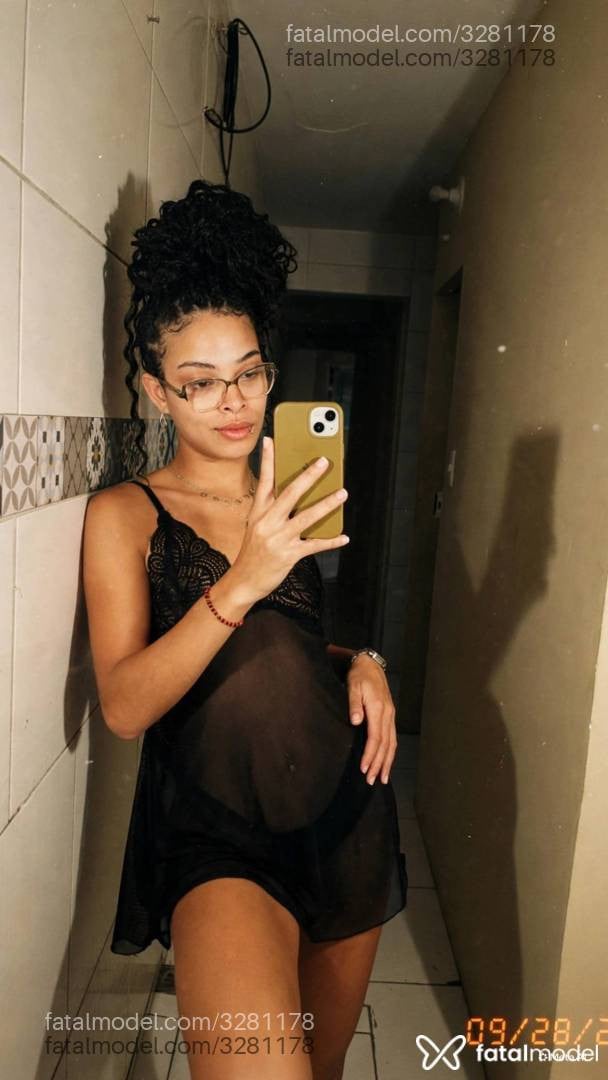 Acompanhante mulher com cabelo castanho de olhos castanhos - Scarllett