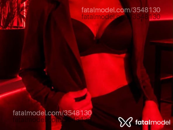 Acompanhante mulher morena (o) de olhos verdes - Tasha