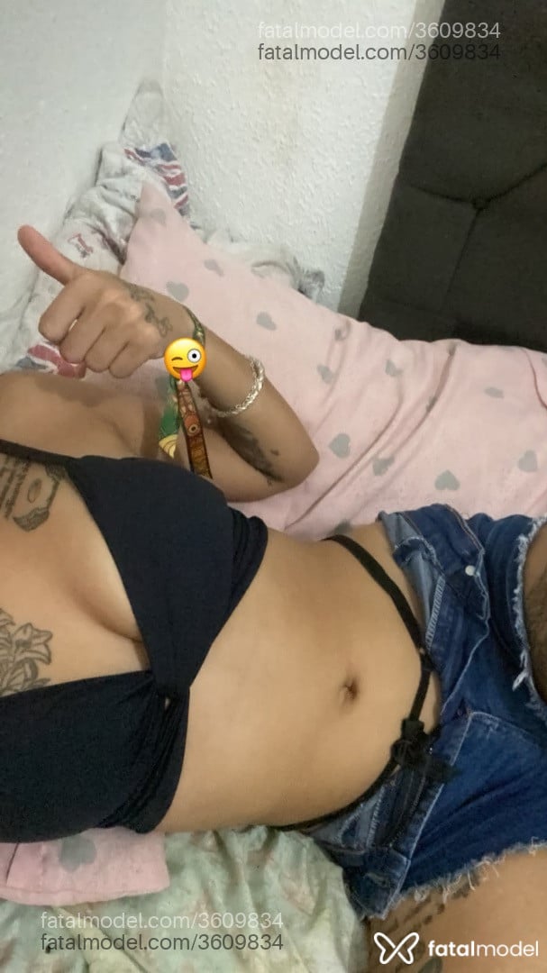 Acompanhante mulher loira (o) de olhos castanhos - Tauany
