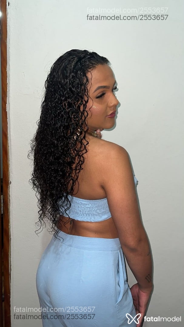 Acompanhante mulher trans morena (o) de olhos pretos - Gaby Fernandes