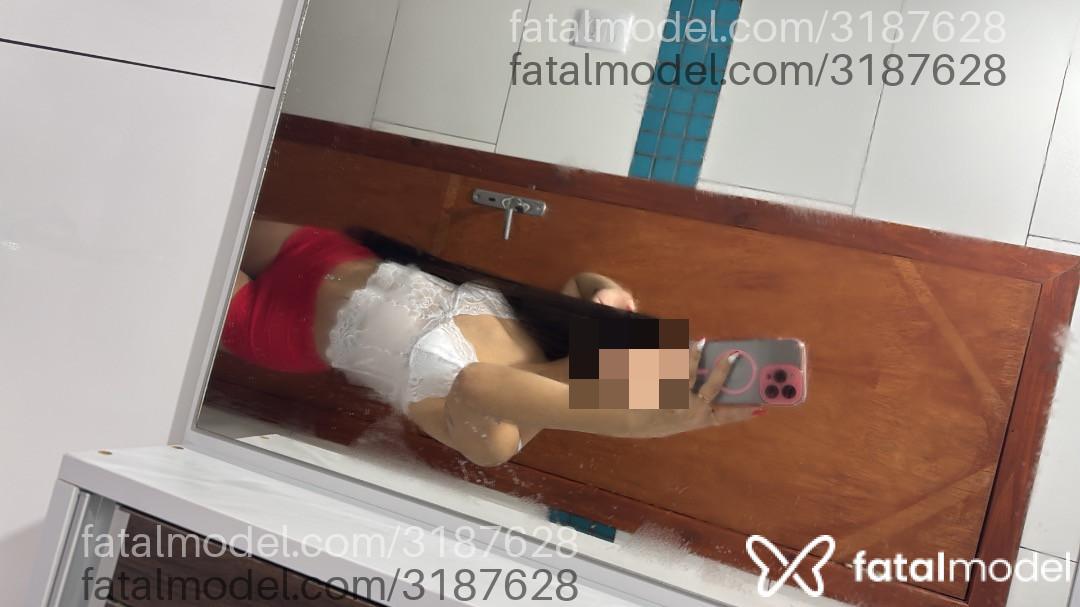 Acompanhante mulher com cabelo castanho de olhos castanhos - Julia