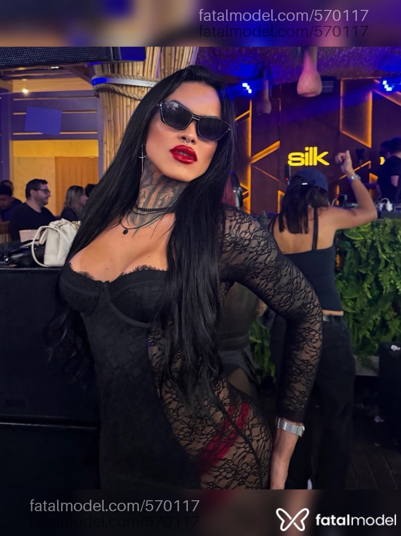 Acompanhante mulher trans morena (o) de olhos castanhos - Lorena