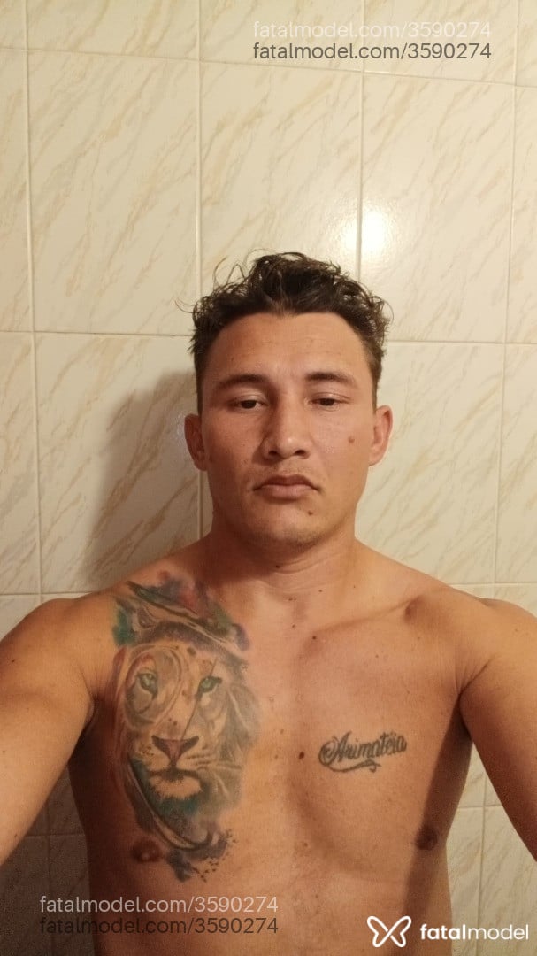 Acompanhante homem loira (o) de olhos castanhos - Diego