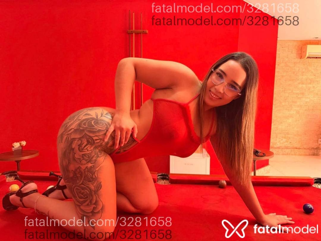 Acompanhante mulher loira (o) de olhos castanhos - Michelly Muniz