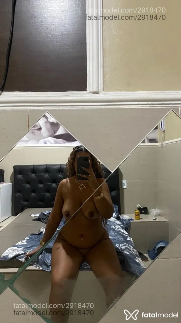 Acompanhante mulher com cabelo castanho de olhos mel - Ray Costa