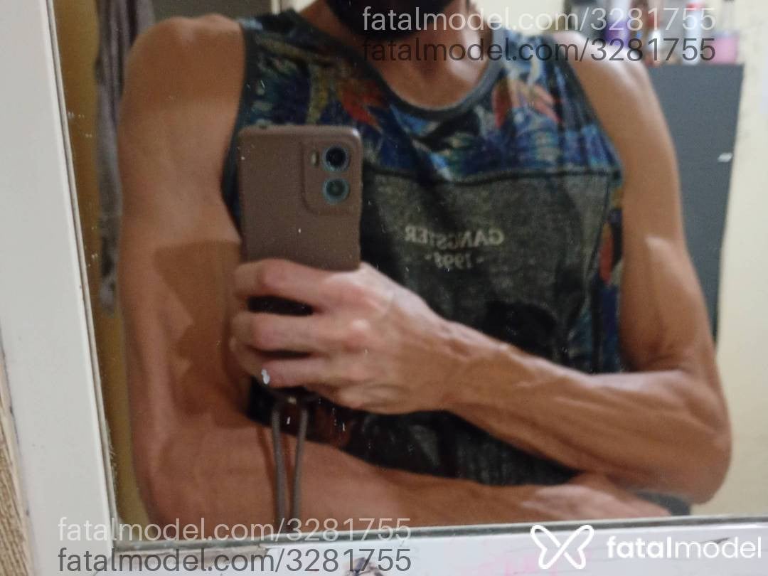 Acompanhante homem morena (o) de olhos castanhos em Porto Alegre - John Frozen