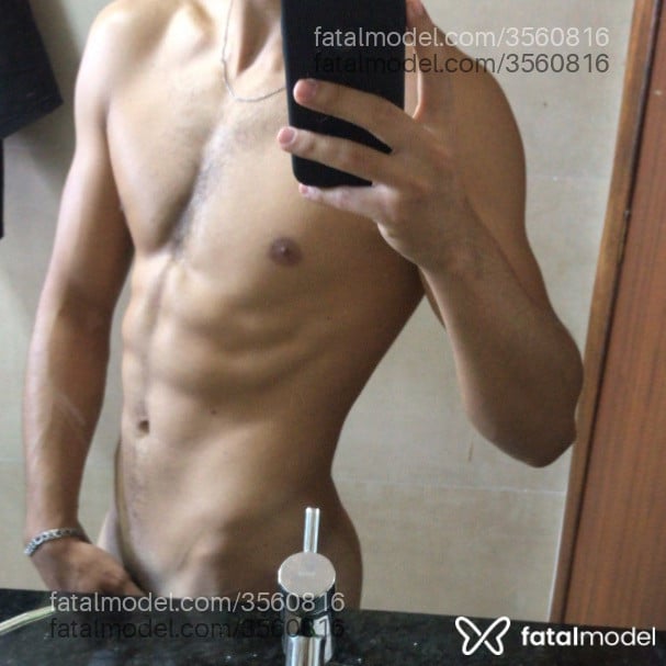 Acompanhante homem morena (o) de olhos castanhos - Ezequiel