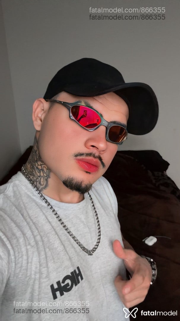 Acompanhante homem com cabelo castanho de olhos castanhos - Safadopg