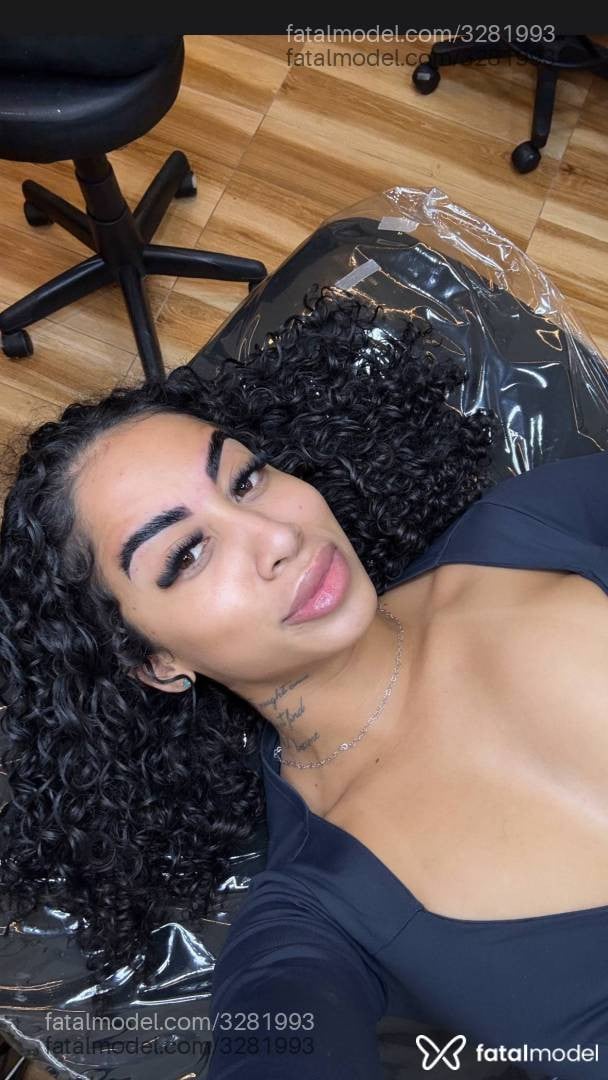 Acompanhante mulher morena (o) de olhos castanhos - Tifany