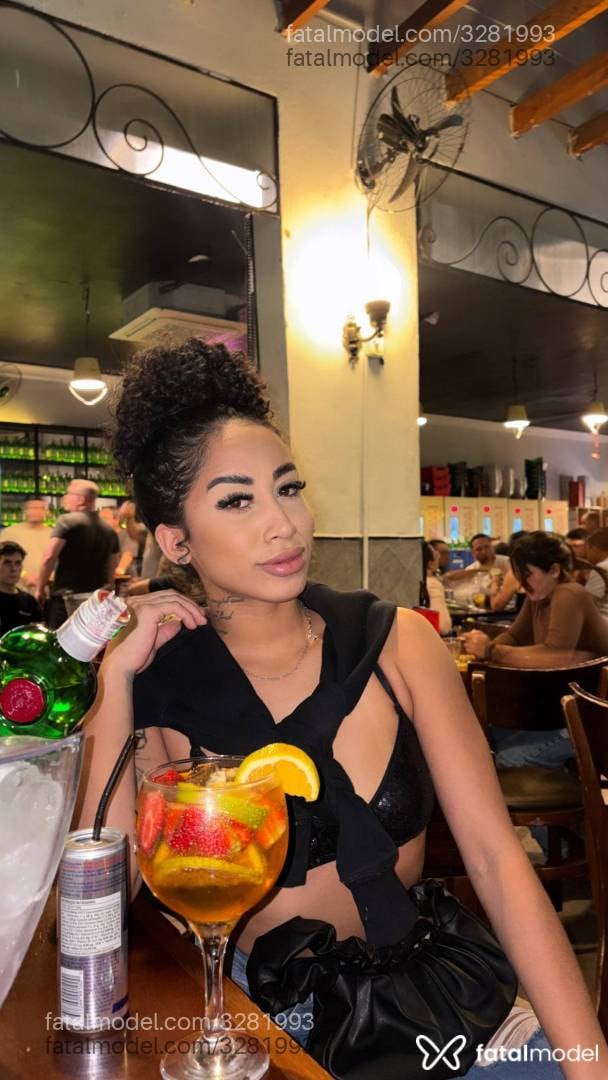 Acompanhante mulher morena (o) de olhos castanhos - Tifany