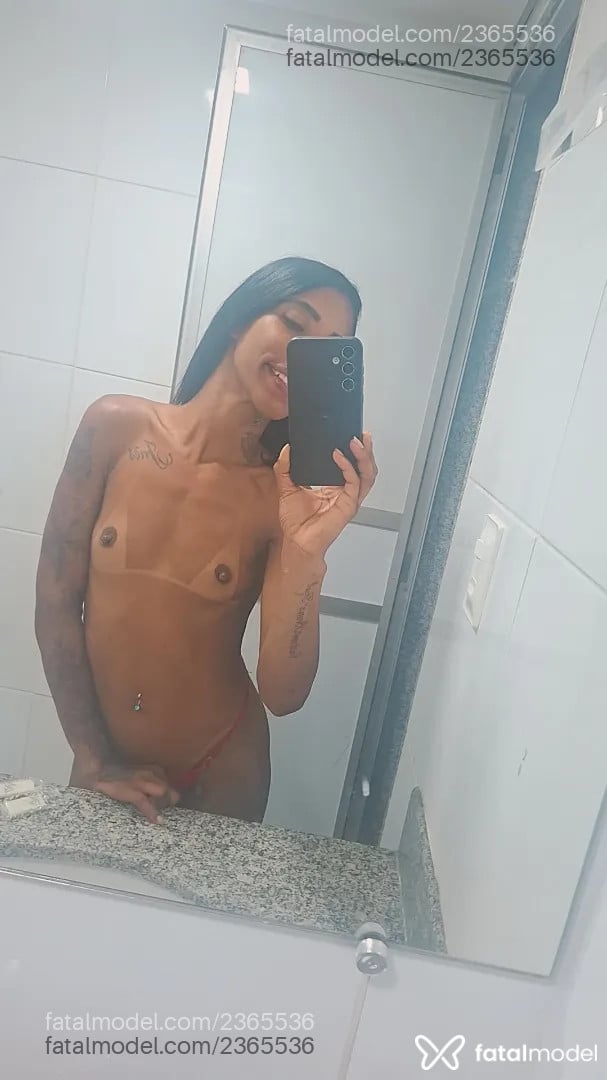 Acompanhante mulher morena (o) de olhos pretos - Mirelly