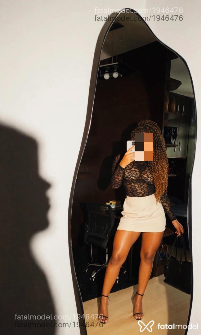 Acompanhante mulher com cabelo castanho de olhos verdes - Paola Calegari