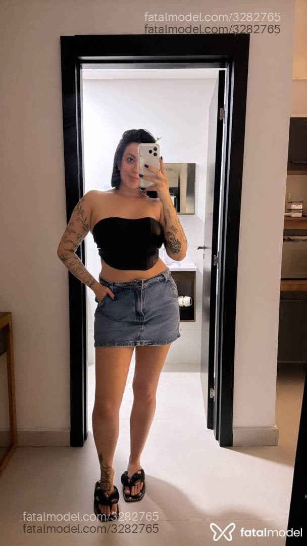 Acompanhante mulher com cabelo castanho de olhos castanhos em Florianópolis - Elisa Carolina
