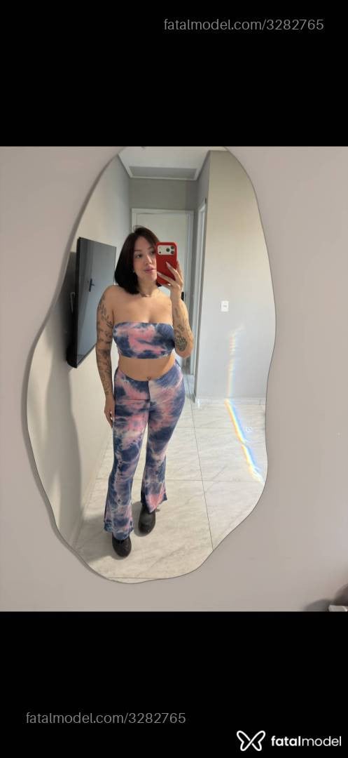 Acompanhante mulher com cabelo castanho de olhos castanhos - Mille