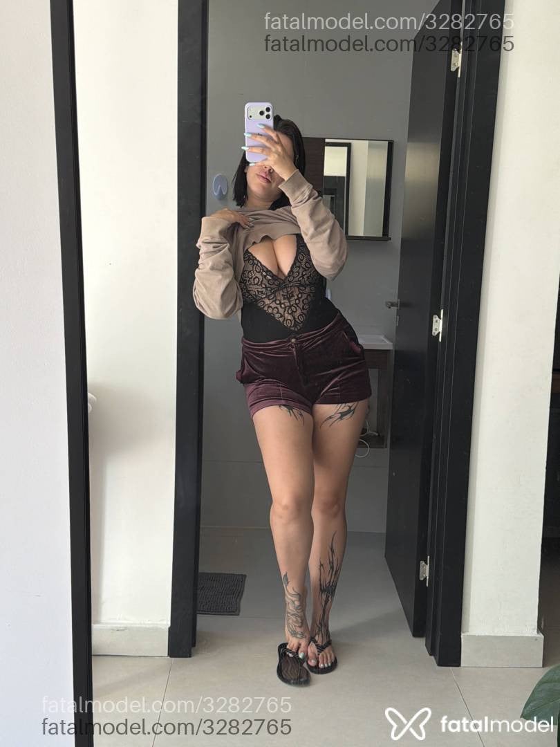 Acompanhante mulher com cabelo castanho de olhos castanhos - Mille