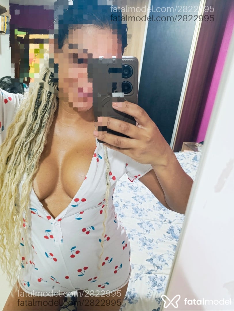 Acompanhante mulher com cabelo castanho de olhos mel - Maya Aguiar