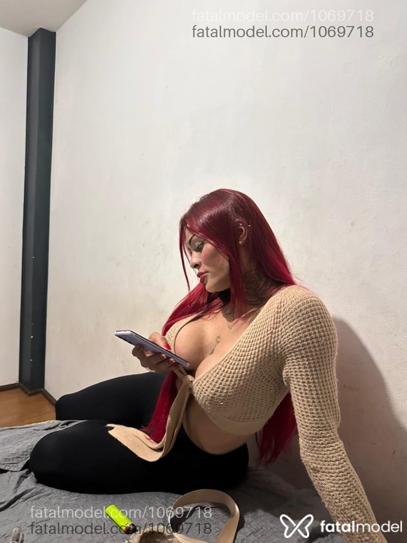 Acompanhante mulher trans ruiva (o) de olhos castanhos - Bárbara siquot