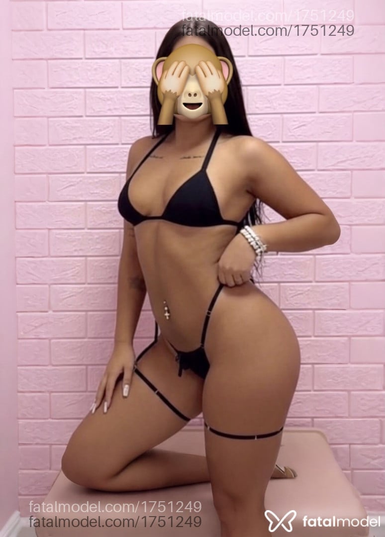 Acompanhante mulher morena (o) de olhos castanhos - Merlinda
