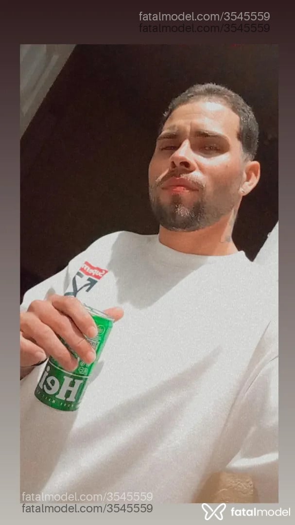 Acompanhante homem com cabelo castanho de olhos castanhos - Matheus Silva