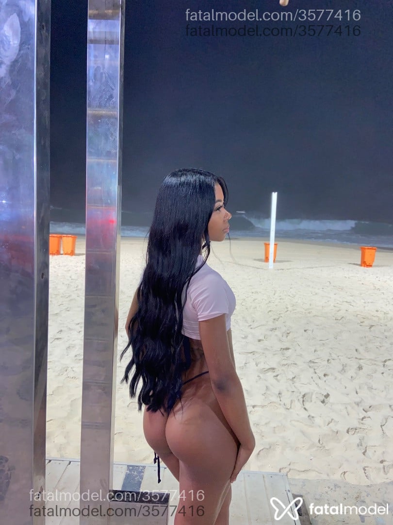 Acompanhante mulher morena (o) de olhos pretos - Natália