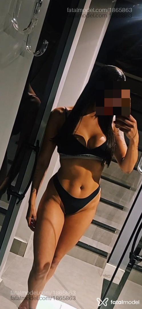 Acompanhante mulher morena (o) de olhos pretos - Maitê