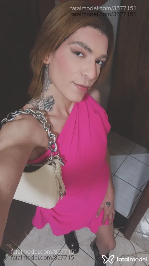 Acompanhante mulher trans ruiva (o) de olhos castanhos - Bella Capri