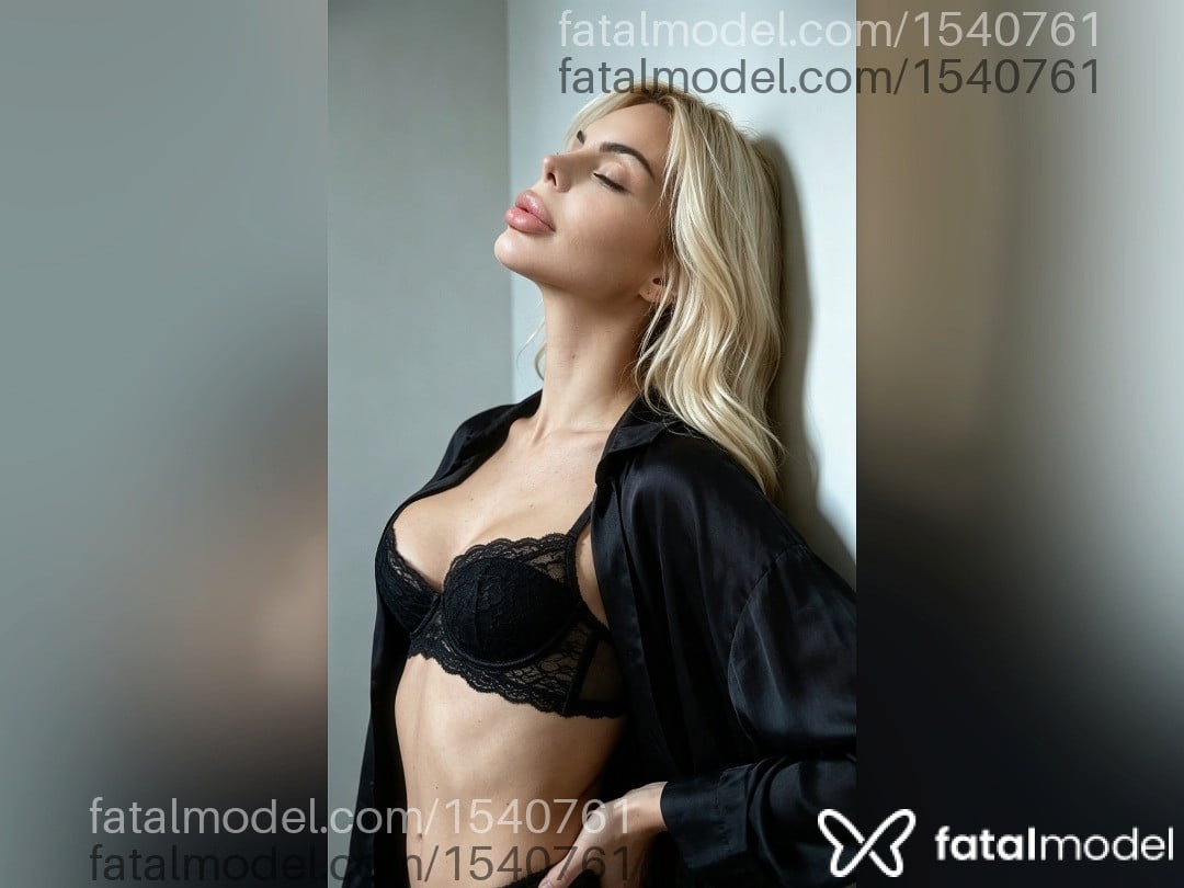 Acompanhante travesti loira (o) de olhos azuis - Thalita Zampiroli