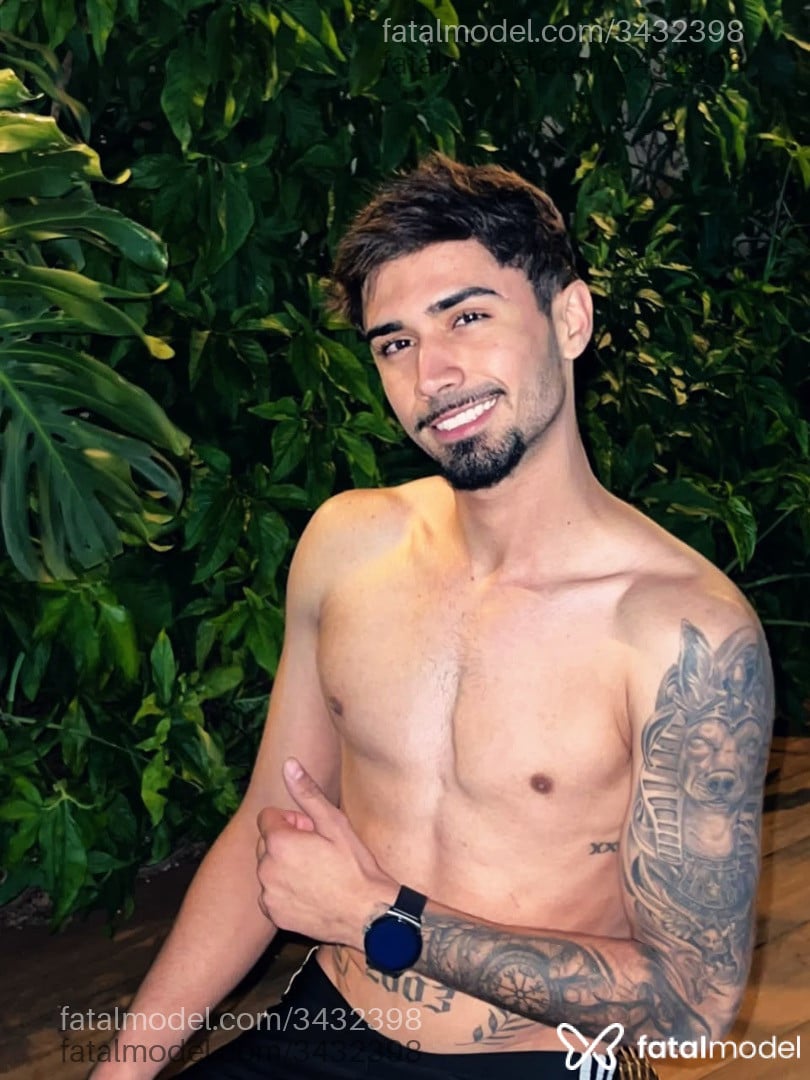 Acompanhante homem com cabelo castanho de olhos castanhos - Pedro Moura
