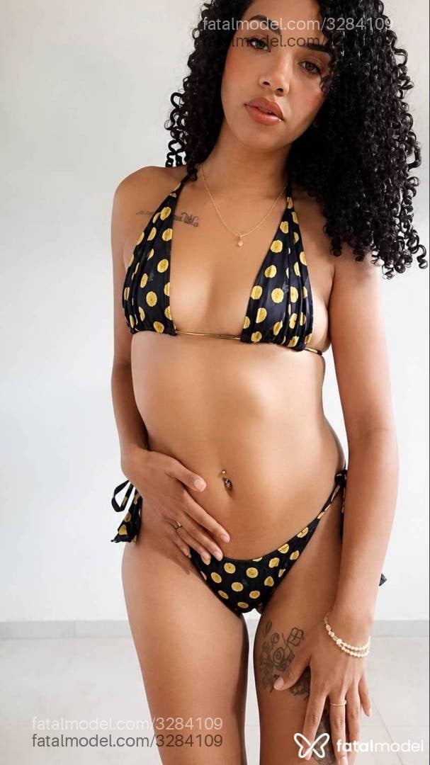 Acompanhante mulher morena (o) de olhos castanhos em Brasília - Adrielle