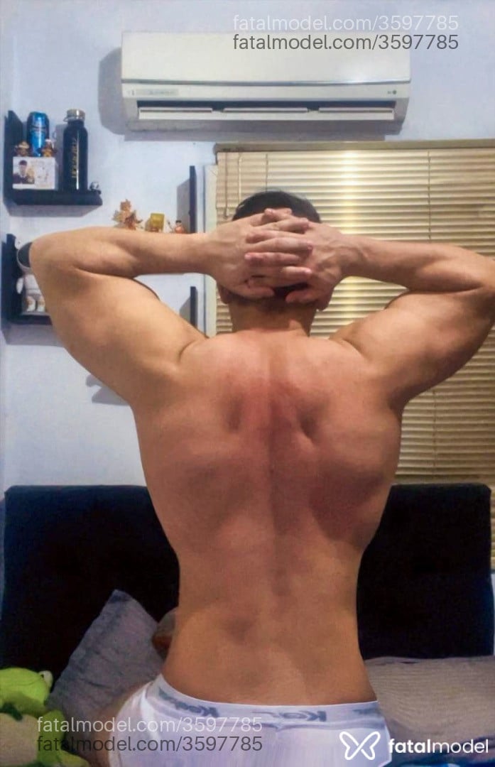 Acompanhante homem morena (o) de olhos pretos - Ronny