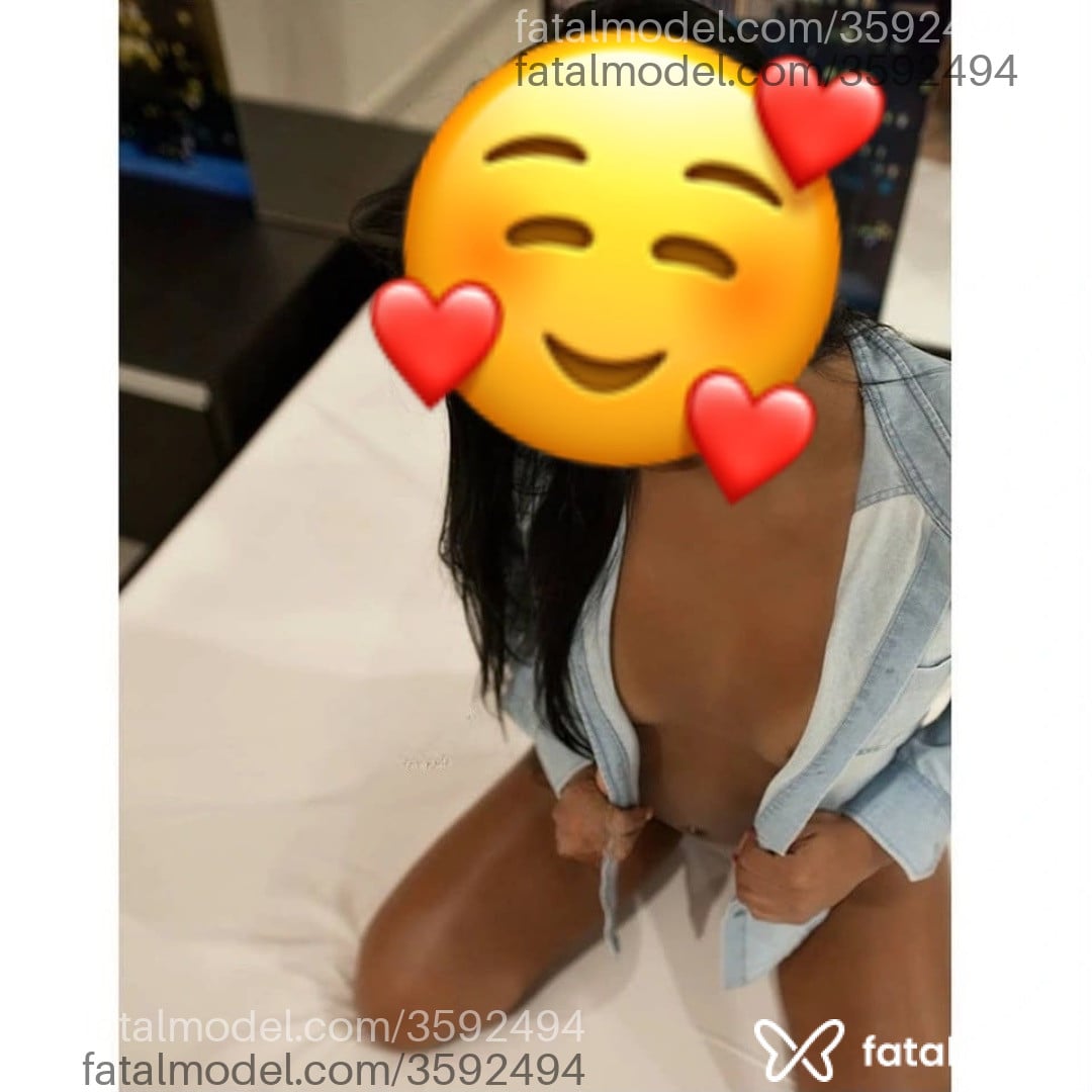 Acompanhante mulher morena (o) de olhos castanhos - Mia Oliveira