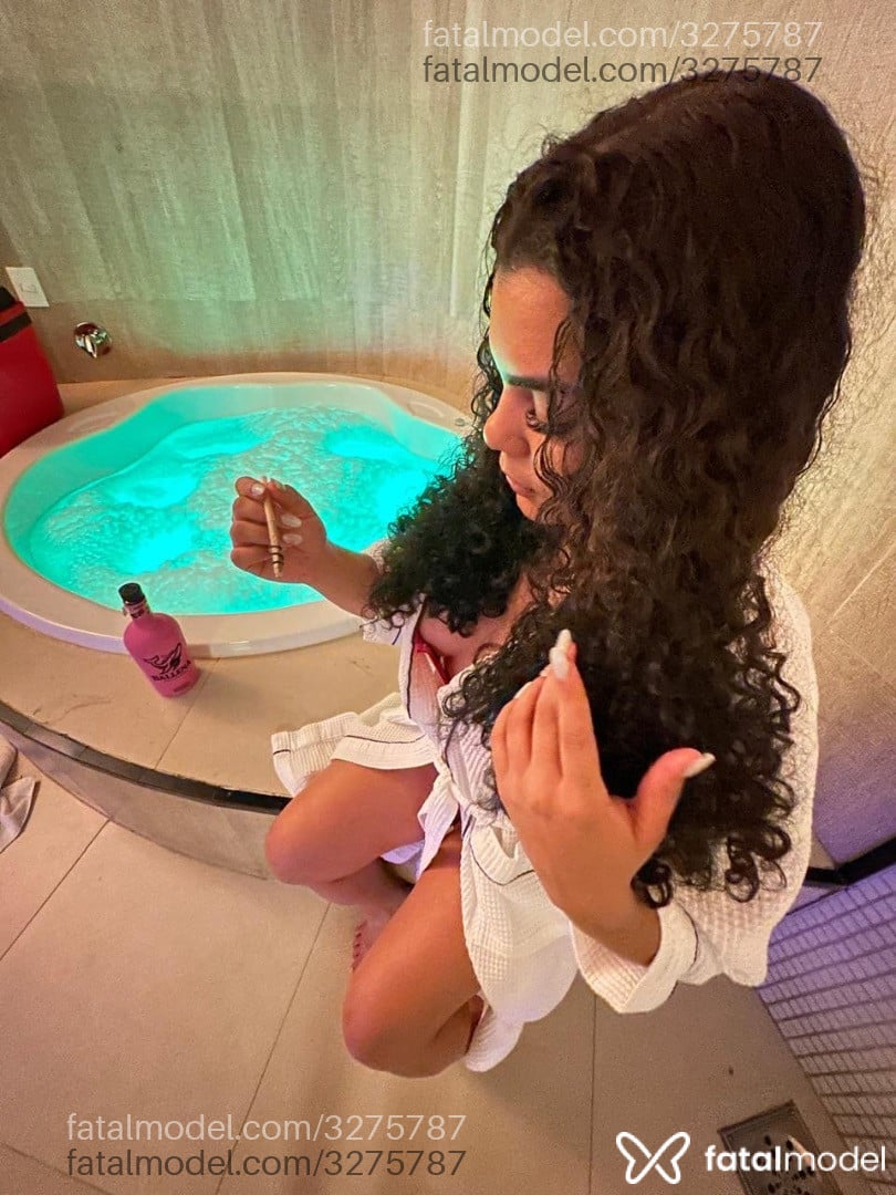 Acompanhante mulher com cabelo castanho de olhos castanhos - Vitoria