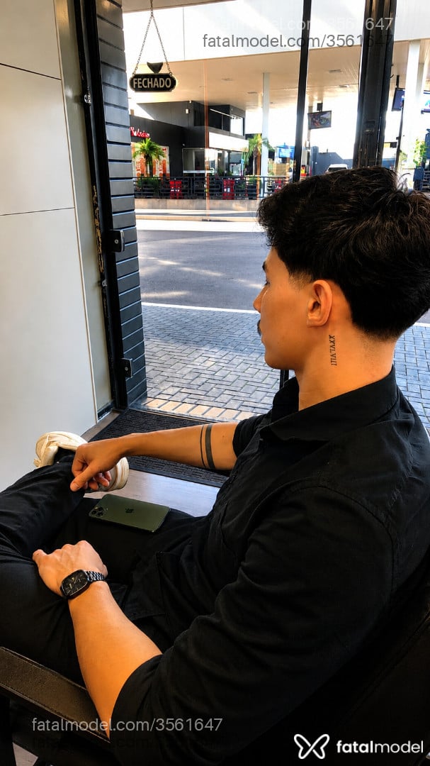 Acompanhante homem com cabelo castanho de olhos castanhos - Juan