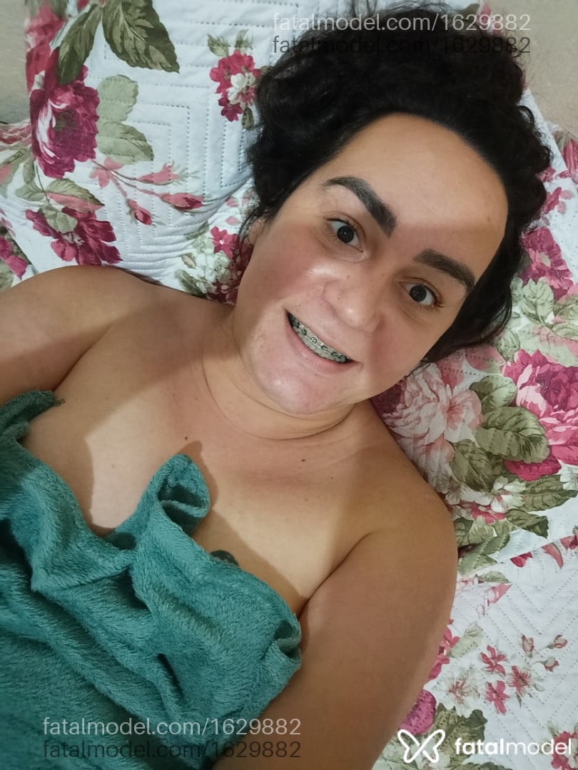 Acompanhante mulher trans morena (o) de olhos castanhos - Larissa Alves