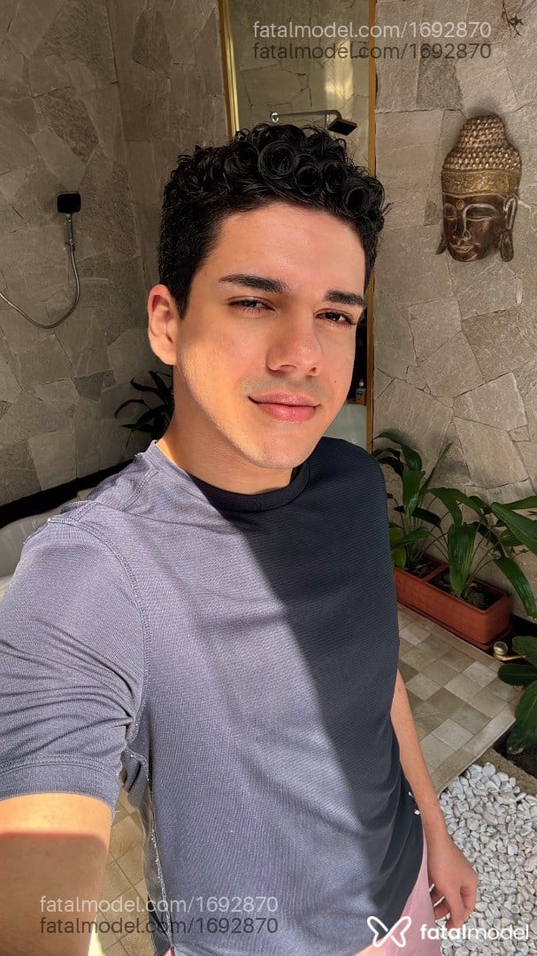 Acompanhante homem morena (o) de olhos pretos - Lucas