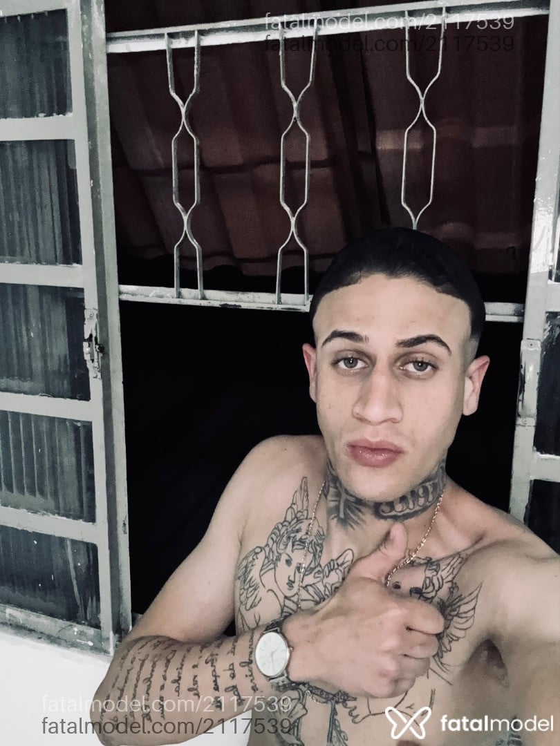 Acompanhante homem com cabelo castanho de olhos azuis - Xavier