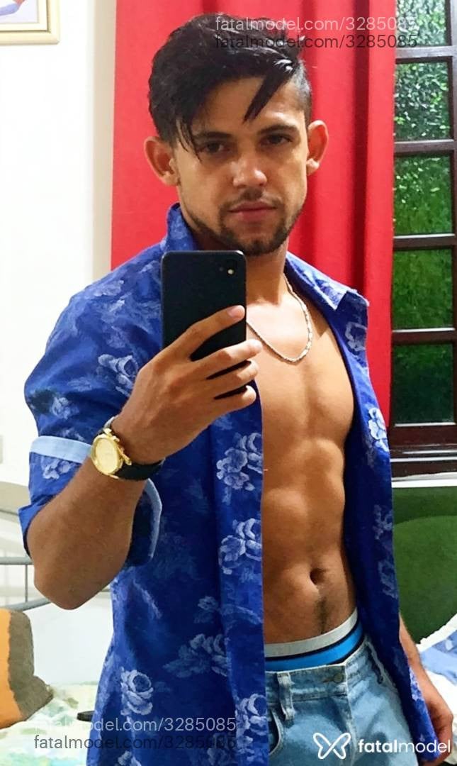 Acompanhante homem com cabelo castanho de olhos castanhos em Itaquaquecetuba - Duwillia
